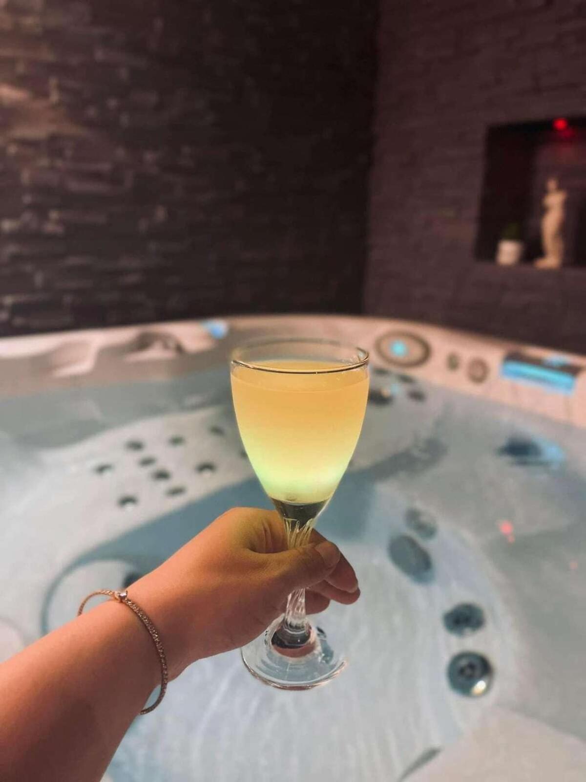 O Venus Spa Sin-le-Noble Exteriér fotografie